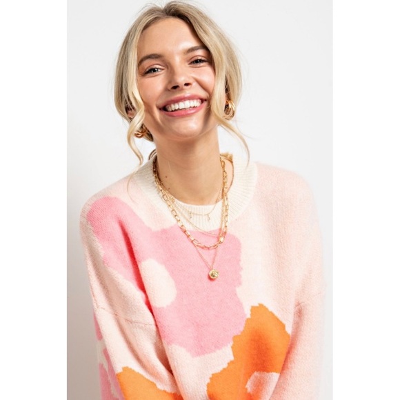 Cozy Floral Sweater 😌 Flower Power! - Picture 3 of 9